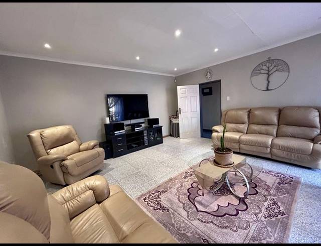 4 BEDROOM HOUSE FOR SALE IN KWAGGASRAND